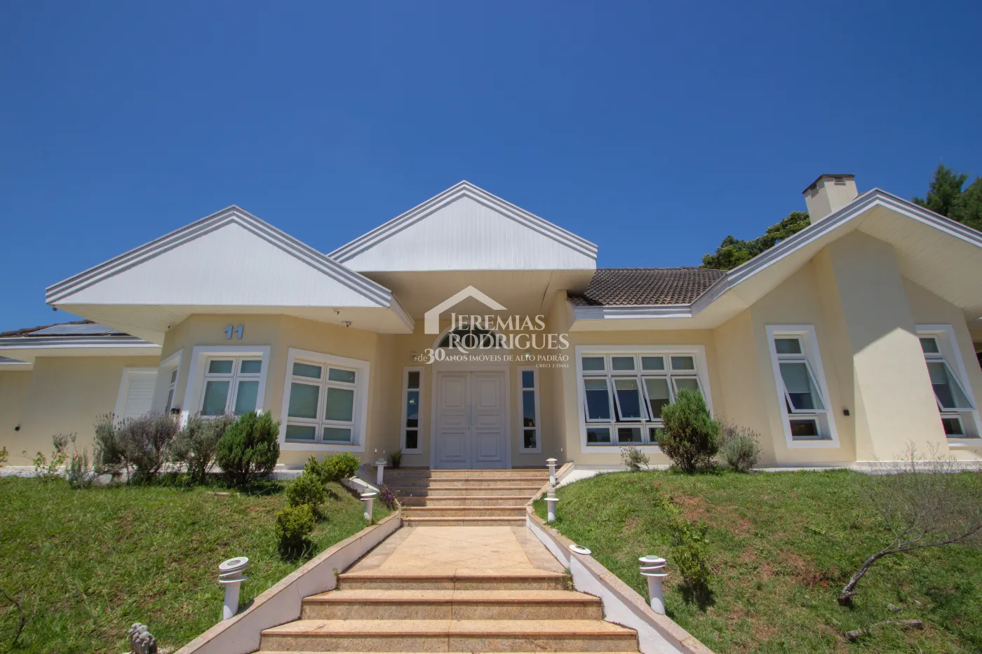 Casa para venda com 4 suítes no Condomínio Residencial dos Pinheiros em Caçapava/SP