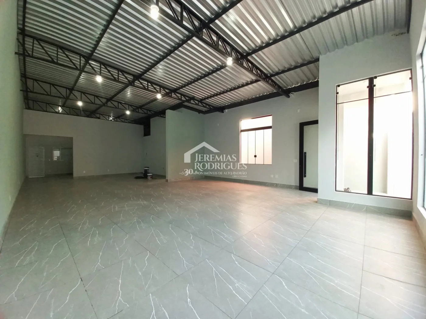 Galpão com 144 m² no bairro Residencial Jardim Aurora em Pindamonhangaba/SP.