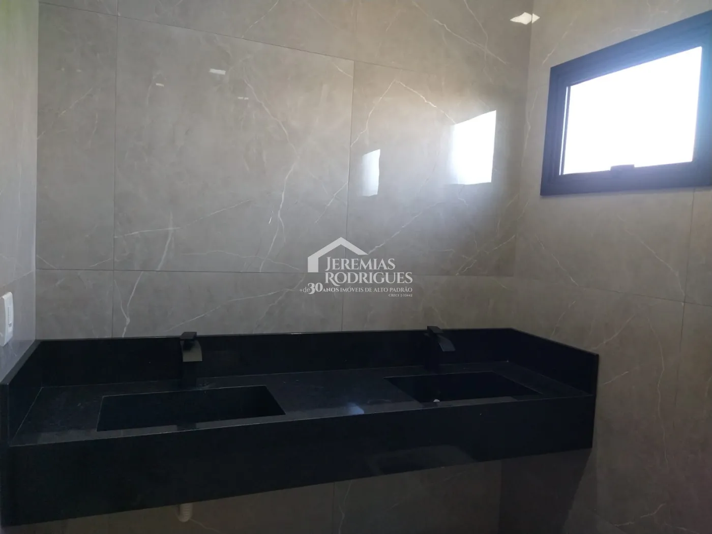 Casa à venda com 2 dormitórios no Condomínio Barão de Tremembé em Tremembé/SP