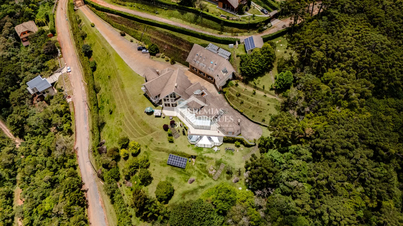Casa à venda no Parque Pedra do Baú em Campos do Jordão/SP.
