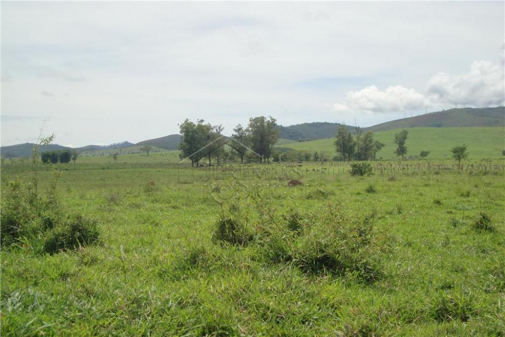 Área rural à venda com 123.247 m² no bairro Jardim Regina em Pindamonhangaba/SP.