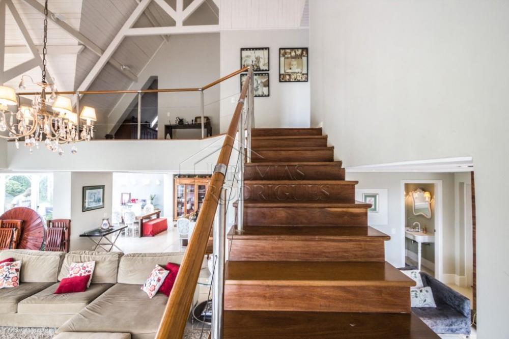 Casa à venda com 7 dormitórios no bairro Recanto das Araucárias em Campos do Jordão/SP.