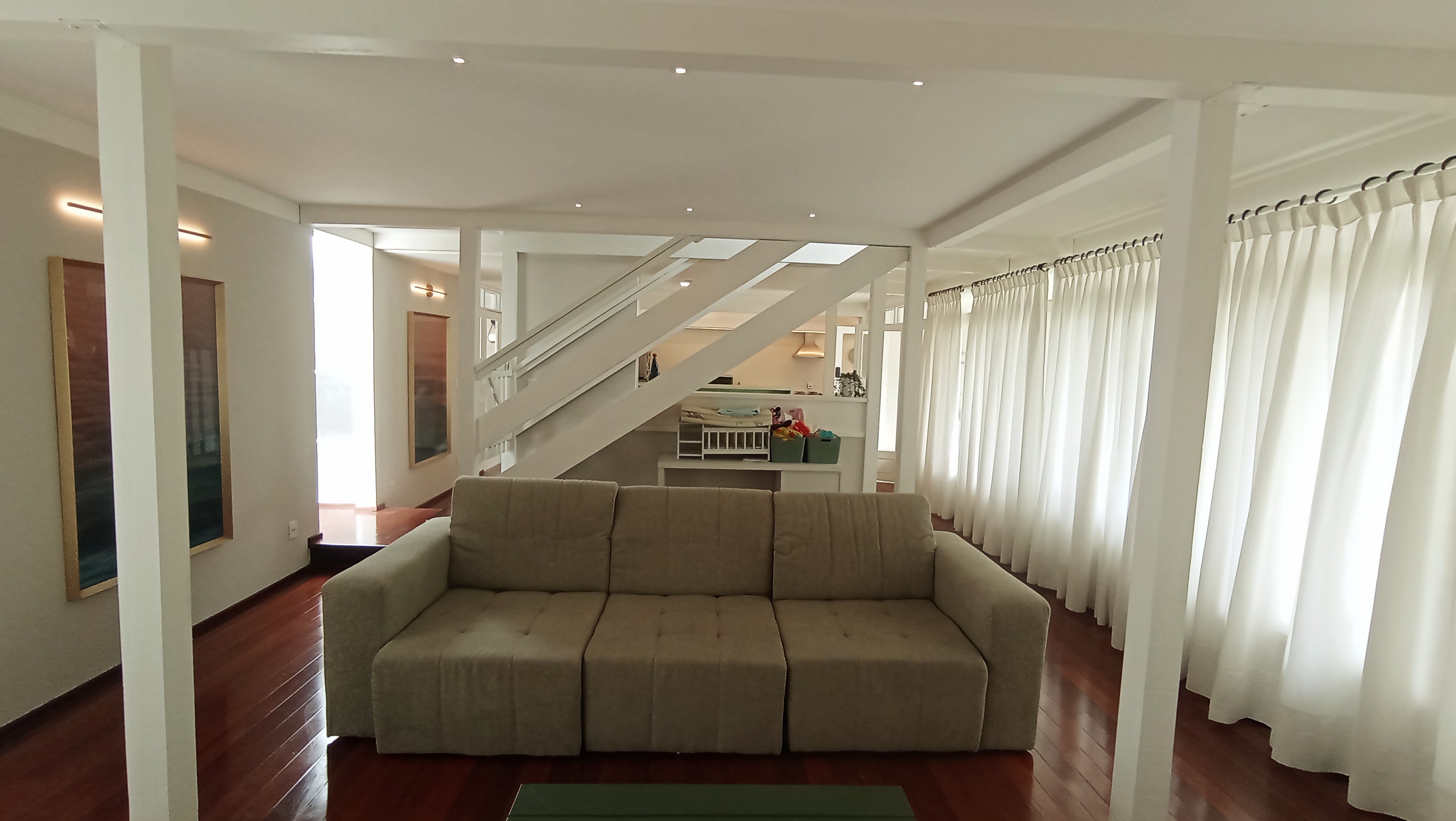 Casa à venda com 3 dormitórios no Condomínio Portal do Sol em Tremembé/SP.