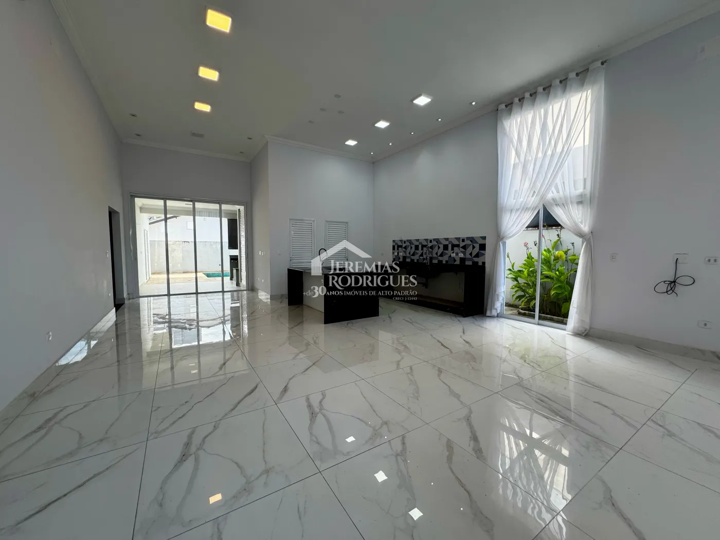 Casa para venda com 3 suítes no Condomínio Reserva dos Lagos em Pindamonhangaba/SP