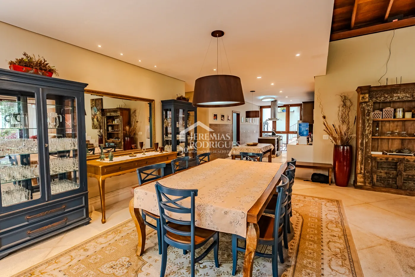 Casa para venda com 5 suítes no Condomínio Villandry em Campos do Jordão/SP