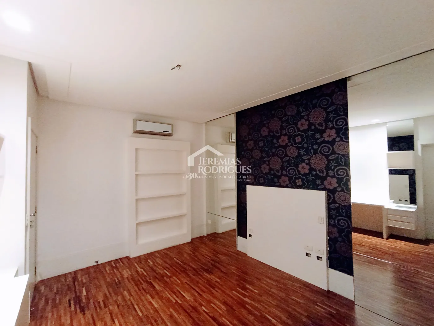 Casa para venda e locação com 4 suítes no Condomínio Taubaté Village em Taubaté/SP.