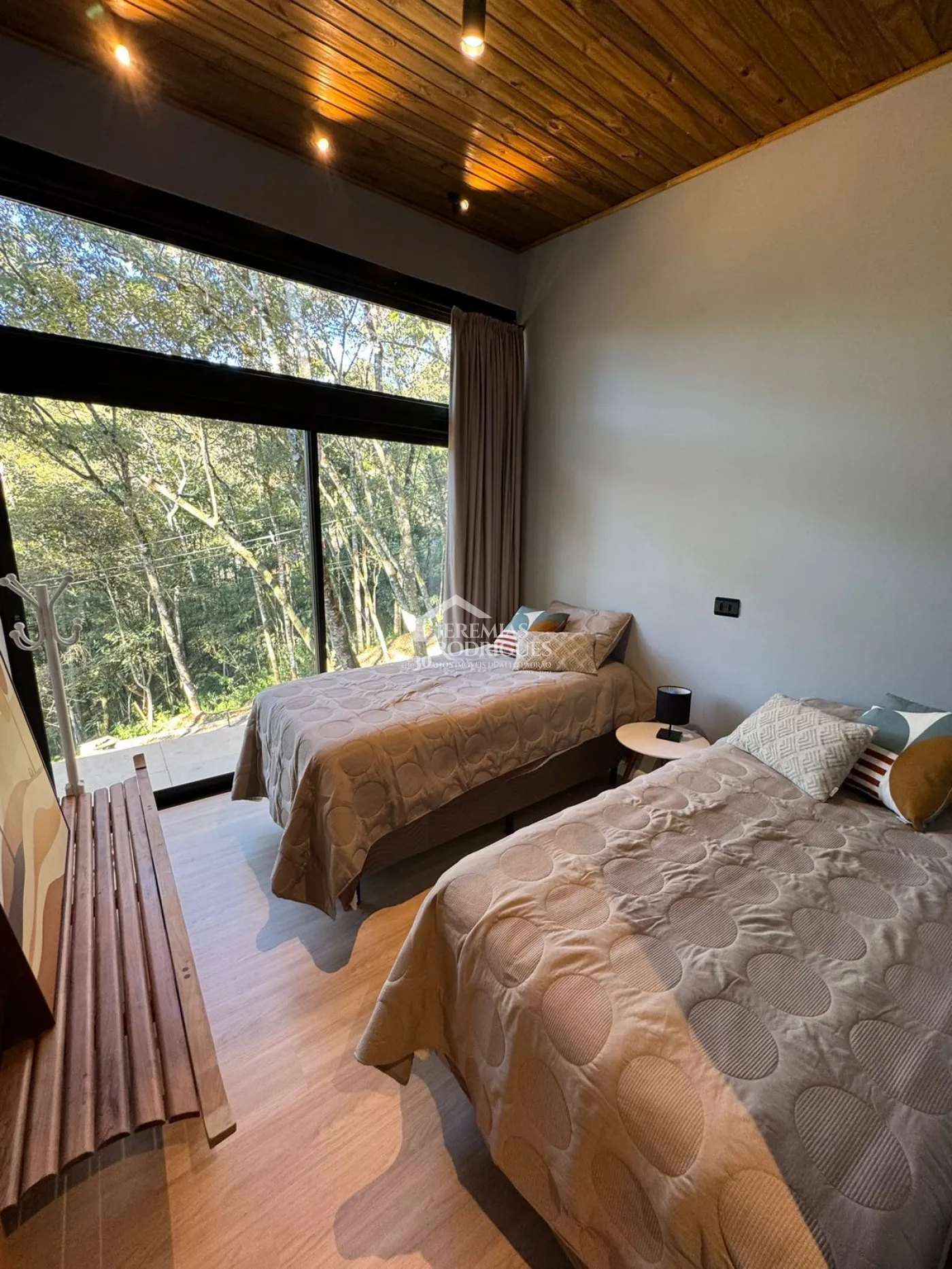 Casa à venda com 2 dormitórios no Condomínio Villagio Santa Cruz em Santo Antônio do Pinhal/SP.