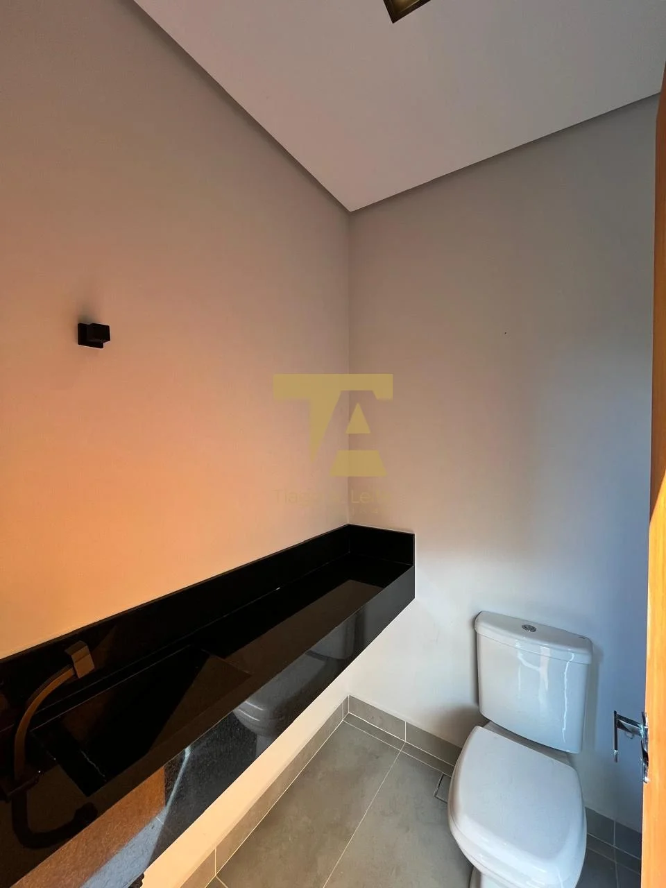 Casa com 3 Suítes à Venda em Condomínio Pérola do Vale em Tremembé/SP