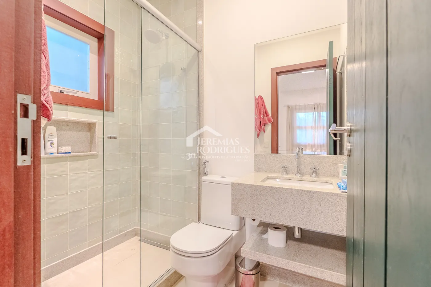 Fazenda à venda com 3.389.000,00 m² em Piraí/RJ.