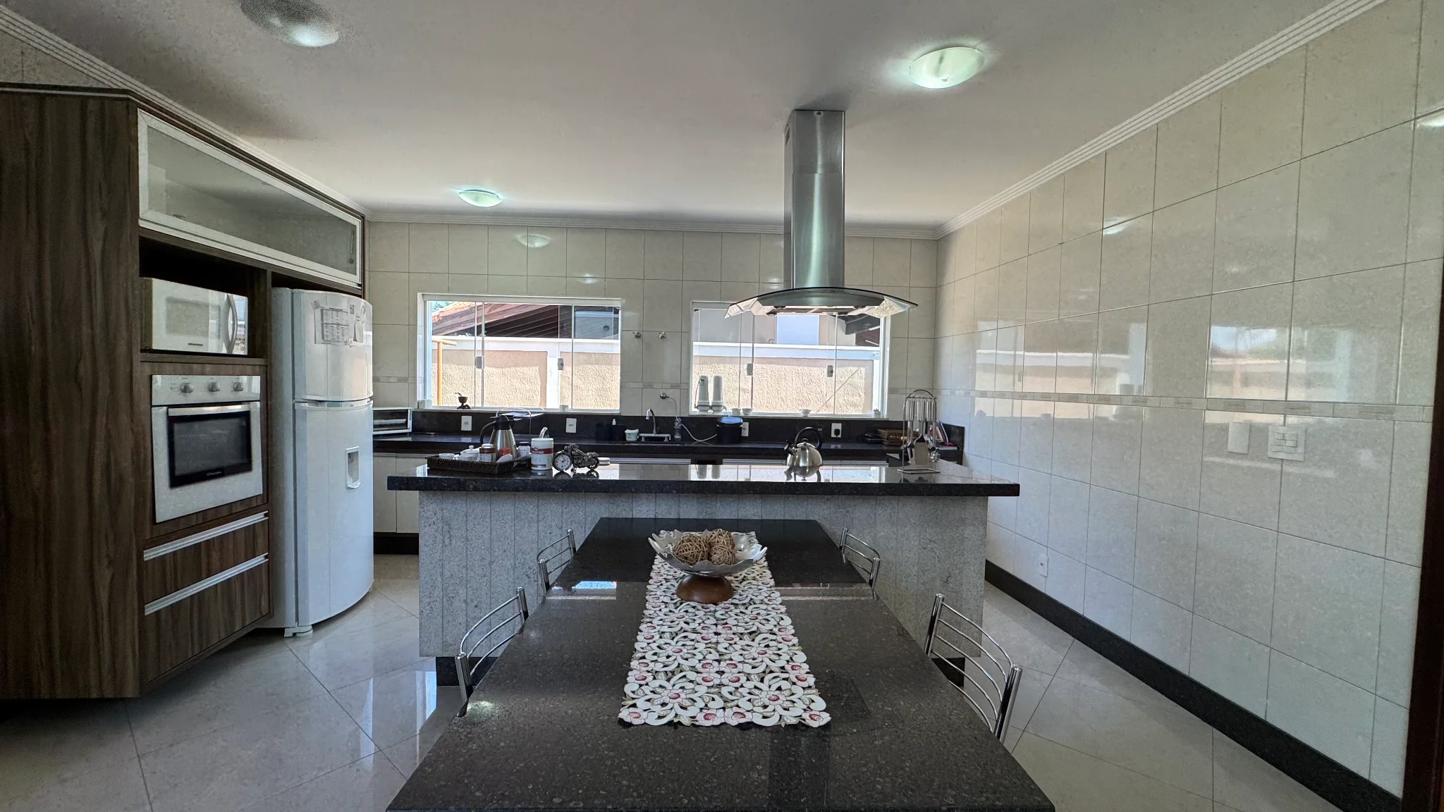 Casa com 4 suítes para venda e locação no Condomínio Village Paineiras em Pindamonhangaba/SP
