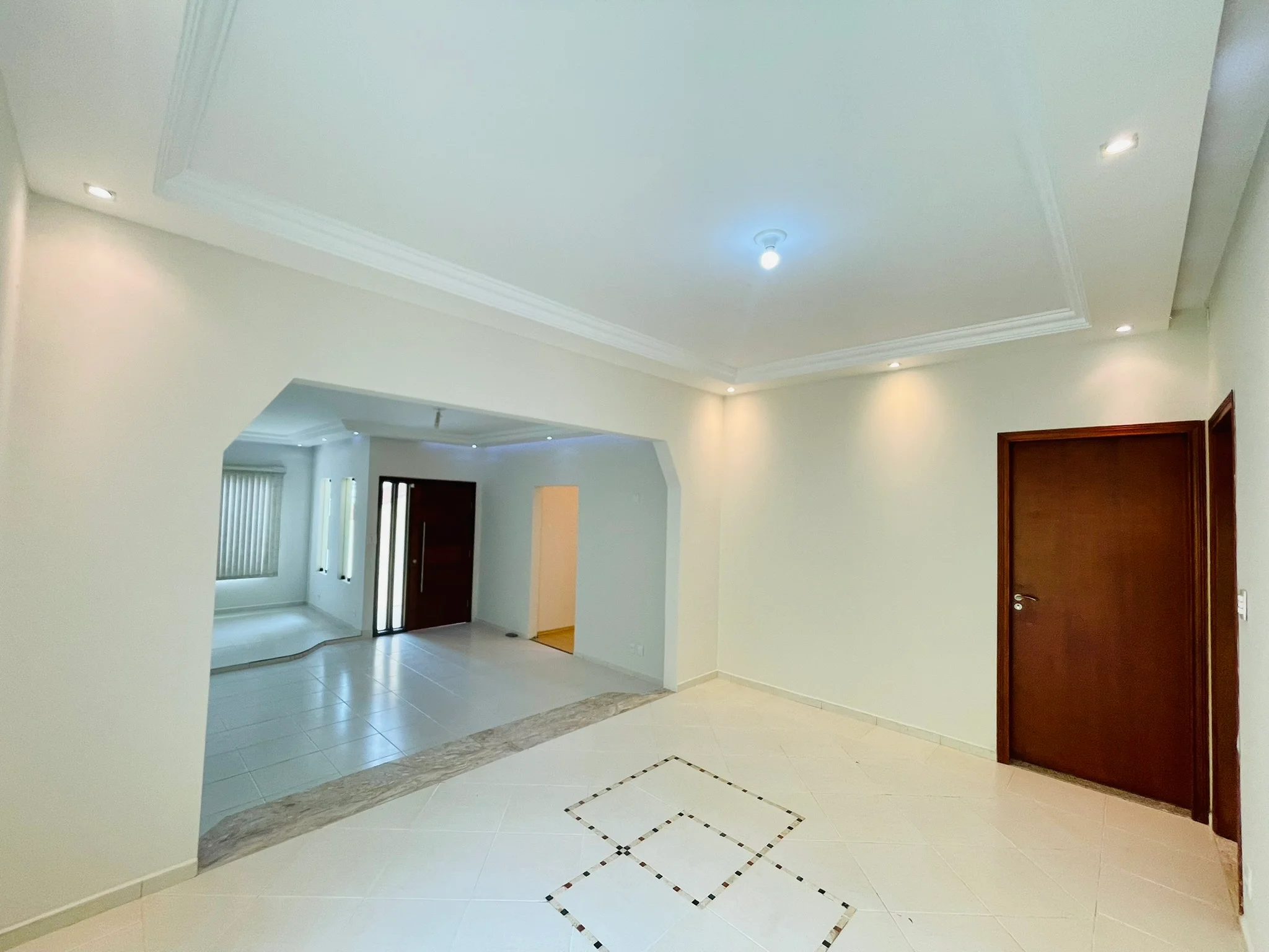 Casa à venda com 3 dormitórios no bairro Jardim das Nações em Taubaté/SP. 