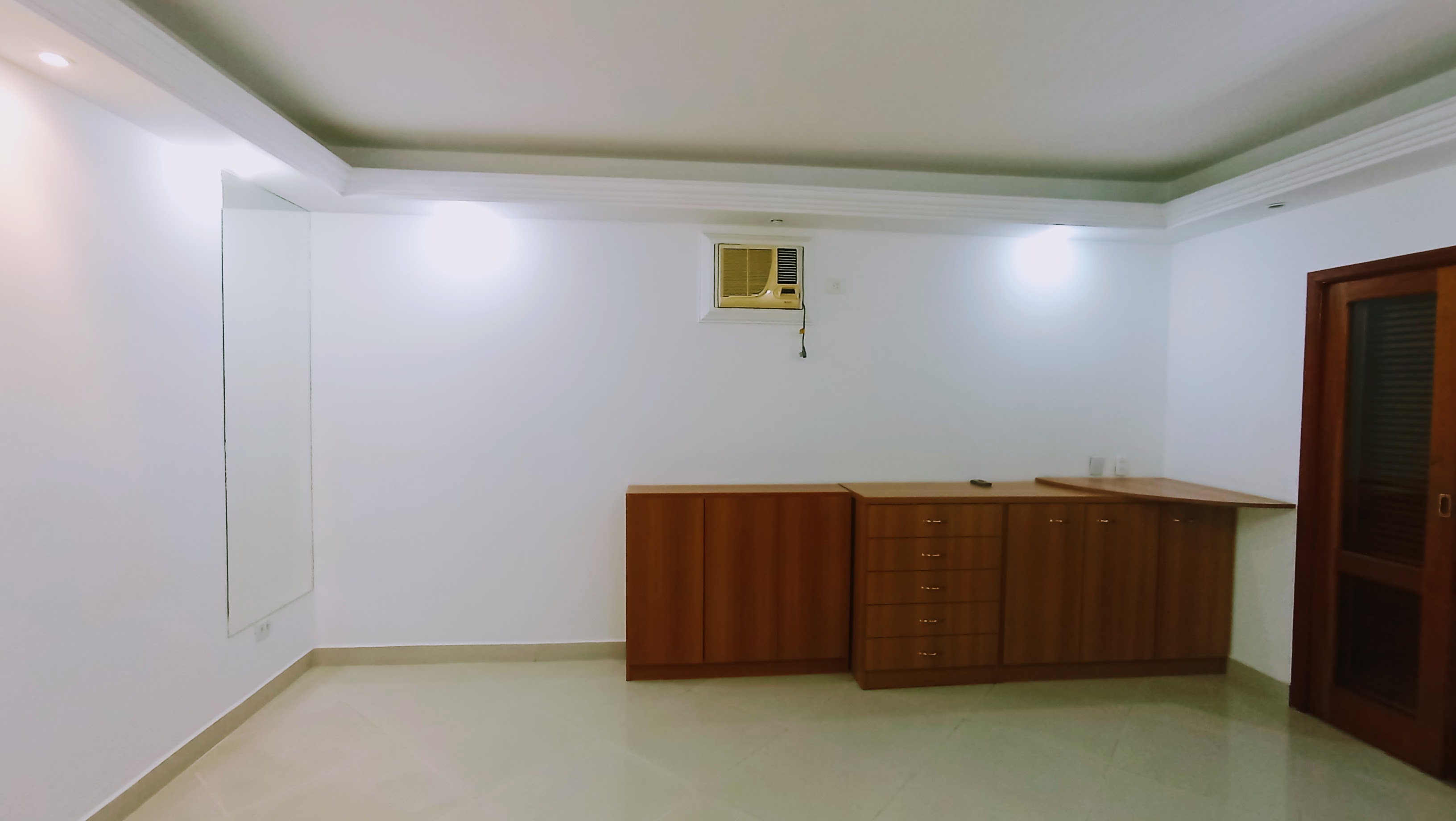 Casa à venda com 3 dormitórios no Condomínio Taubaté Village em Taubaté/SP.