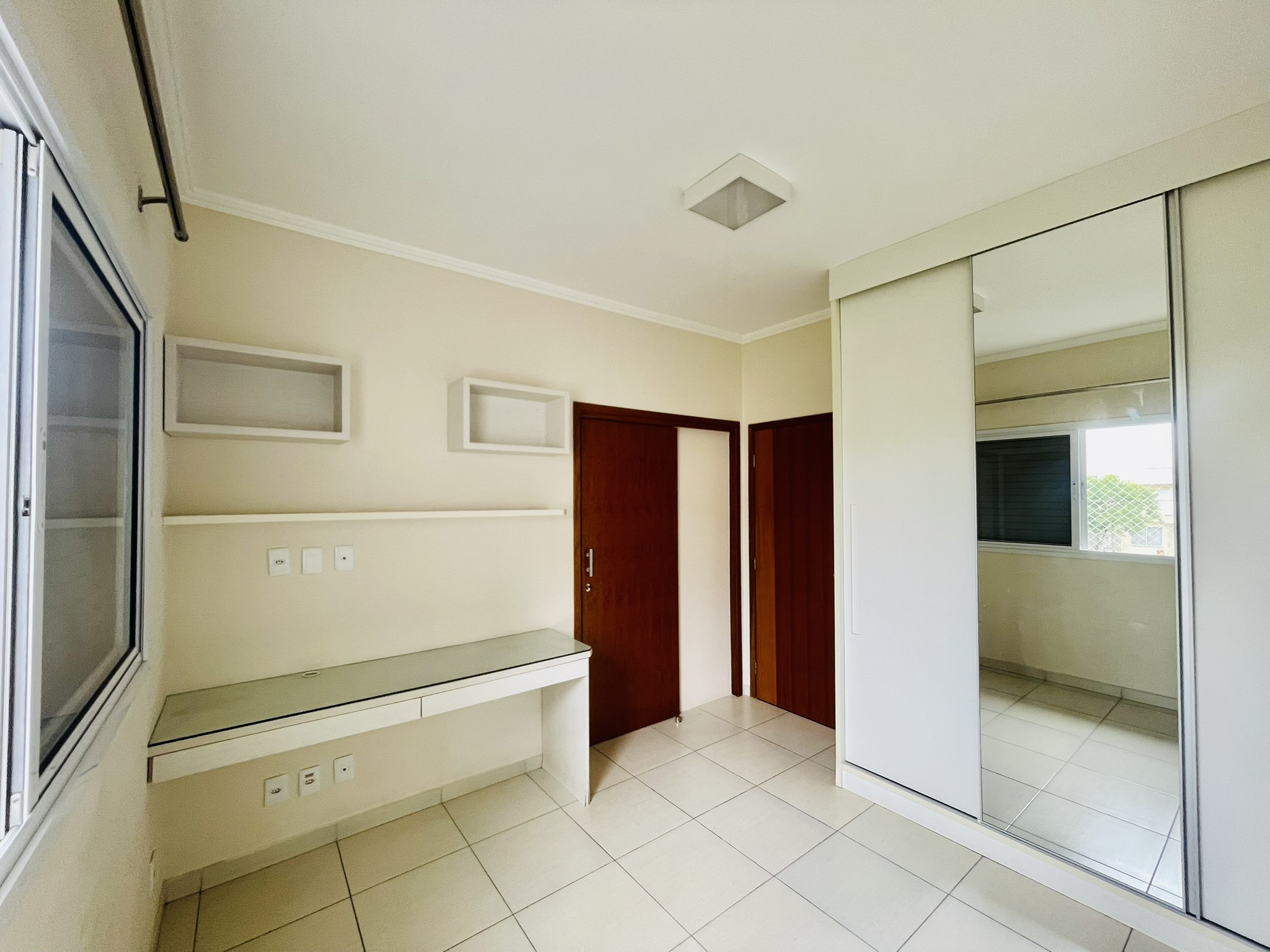 Casa para locação com 4 dormitórios no Condomínio Campos do Conde II em Tremembé/SP.