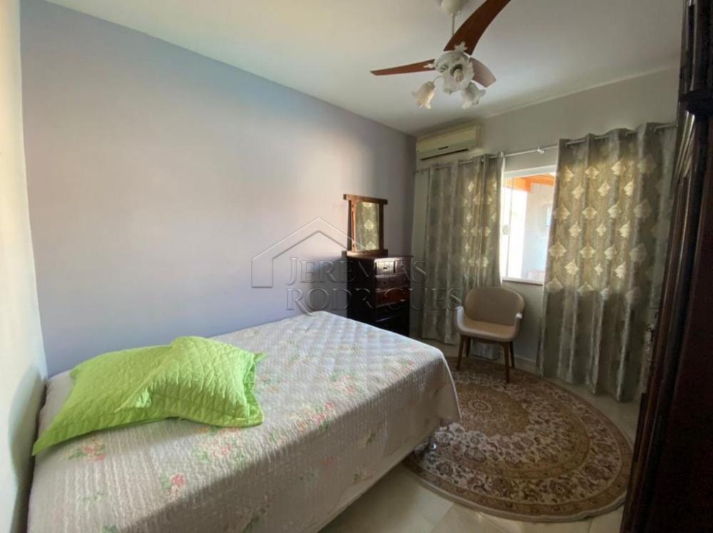 Casa à venda com 2 suítes no bairro do Bonfim em Taubaté/SP.
