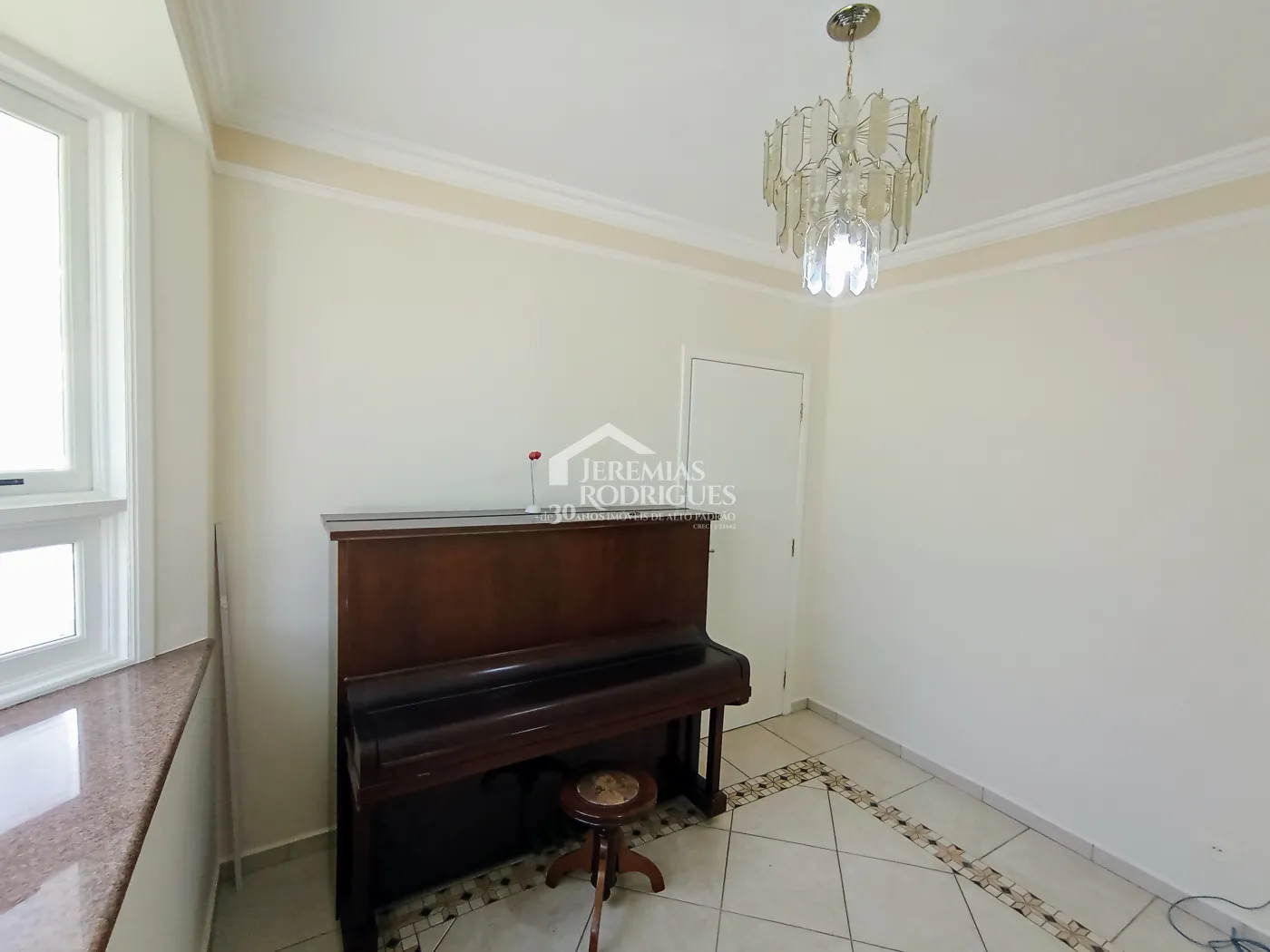 Casa para locação com 4 dormitórios no Condomínio Taubaté Village em Taubaté/SP.