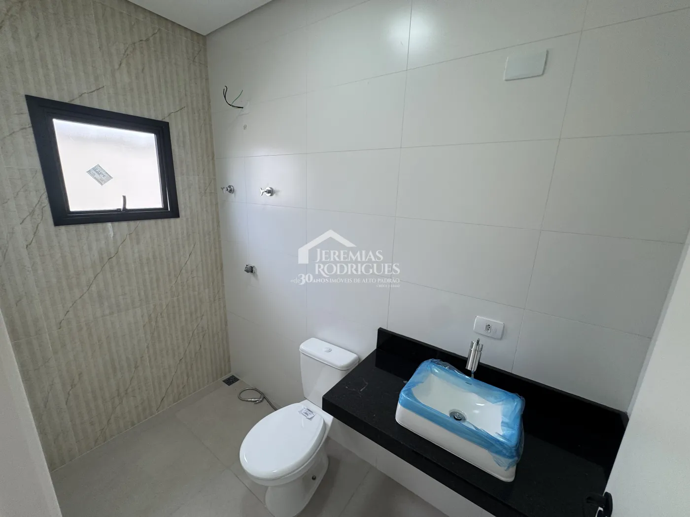 Casa à venda com 3 dormitórios no Condomínio Alphaville em Taubaté/SP