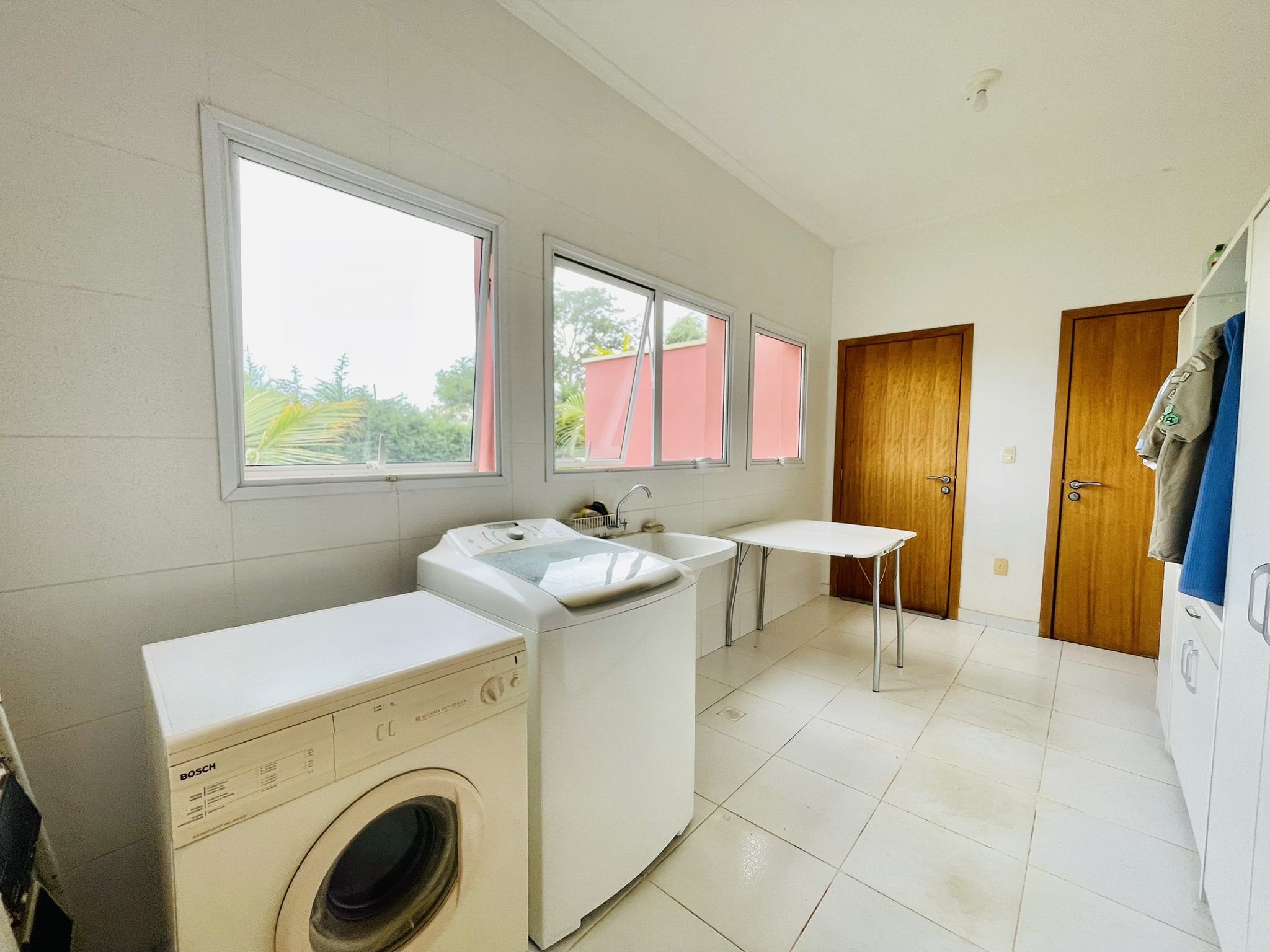 Casa à venda com 4 dormitórios no Condomínio São Félix do Cataguá em Taubaté/SP.