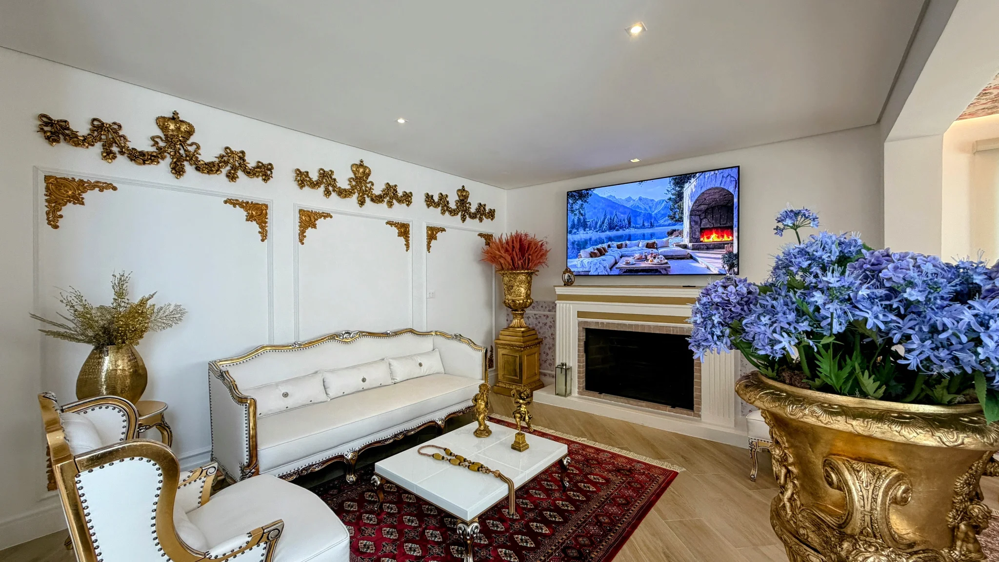 Casa à venda com 4 suítes no  Condomínio Iporanga em Campos do Jordão/SP. 