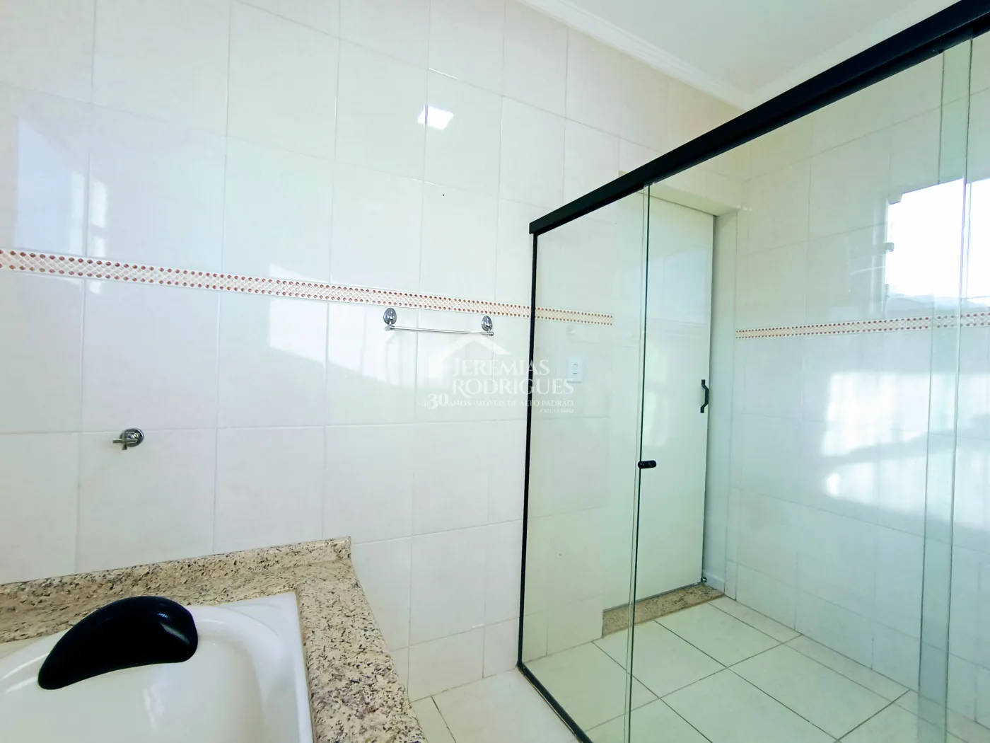 Casa para venda e locação com 4 dormitórios no Condomínio Campos do Conde I em Tremembé/SP