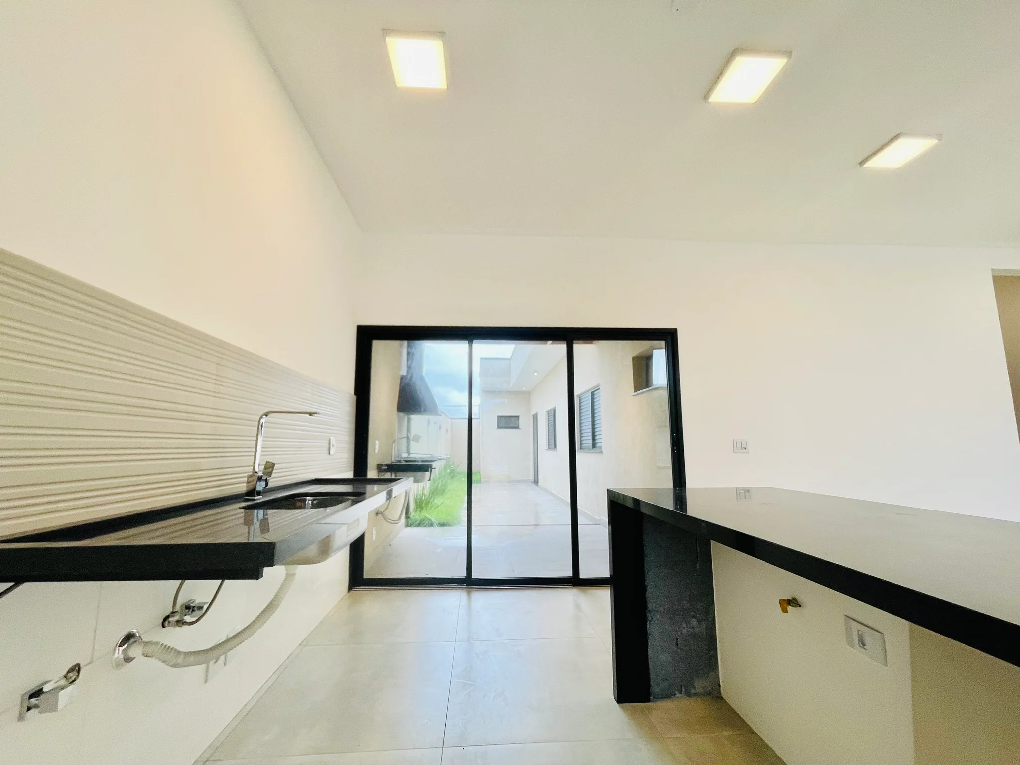 Casa à venda com 3 dormitórios no Condomínio Bosque da Imperatriz em Pindamonhangaba/SP. 