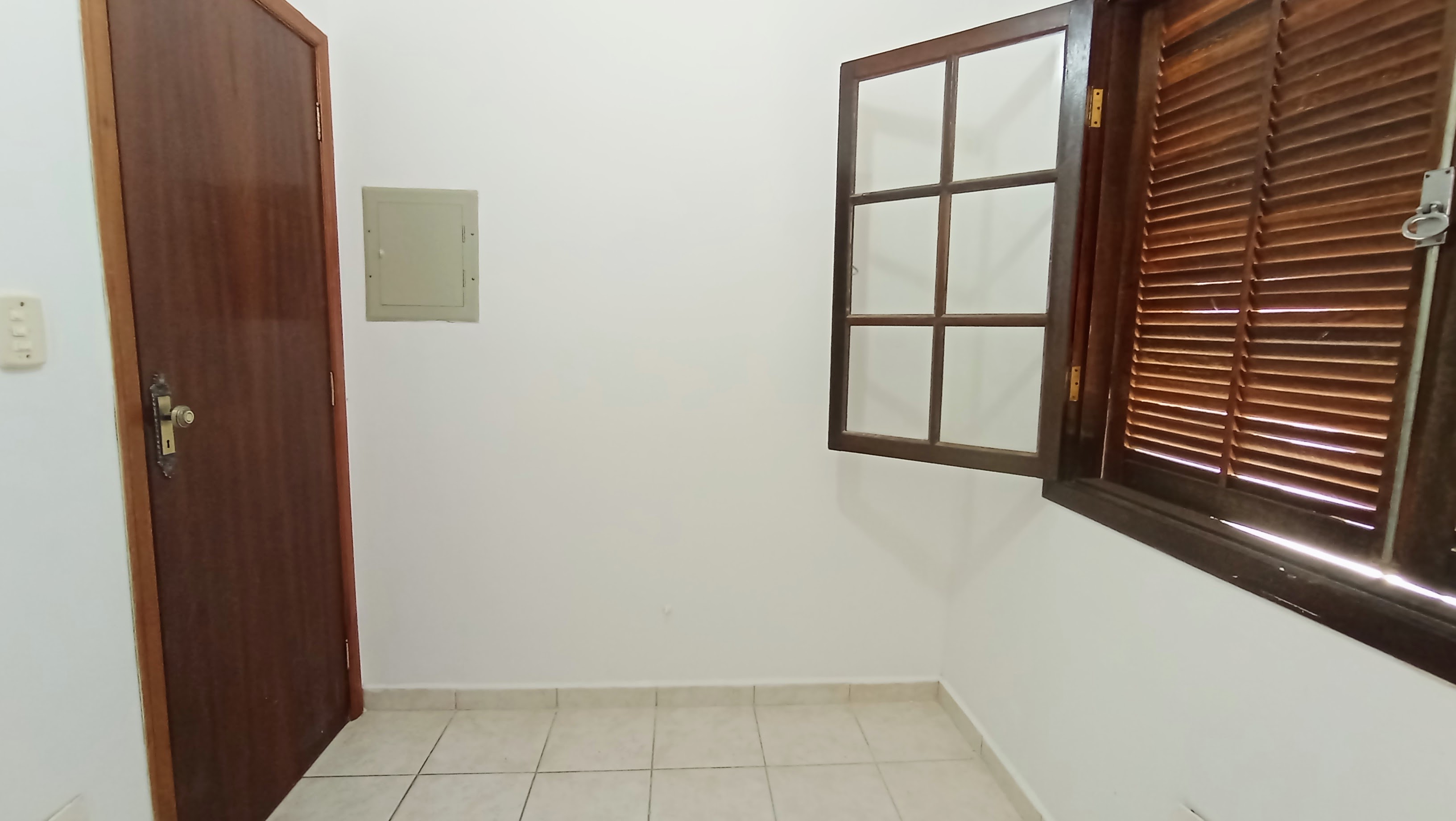 Casa à venda com 3 dormitórios no Condomínio Taubaté Village em Taubaté/SP.