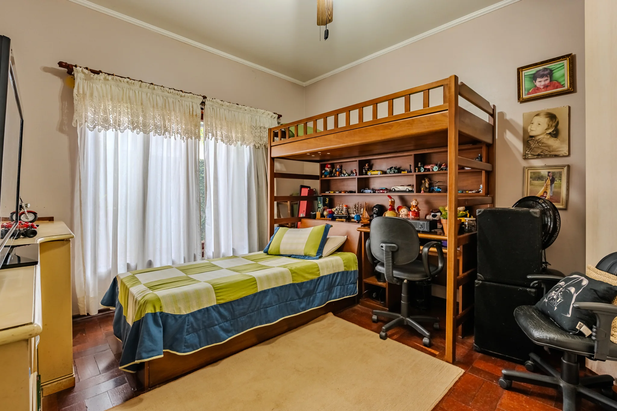 Casa à venda com 4 dormitórios no Condomínio Village Paineiras em Pindamonhangaba/SP. 