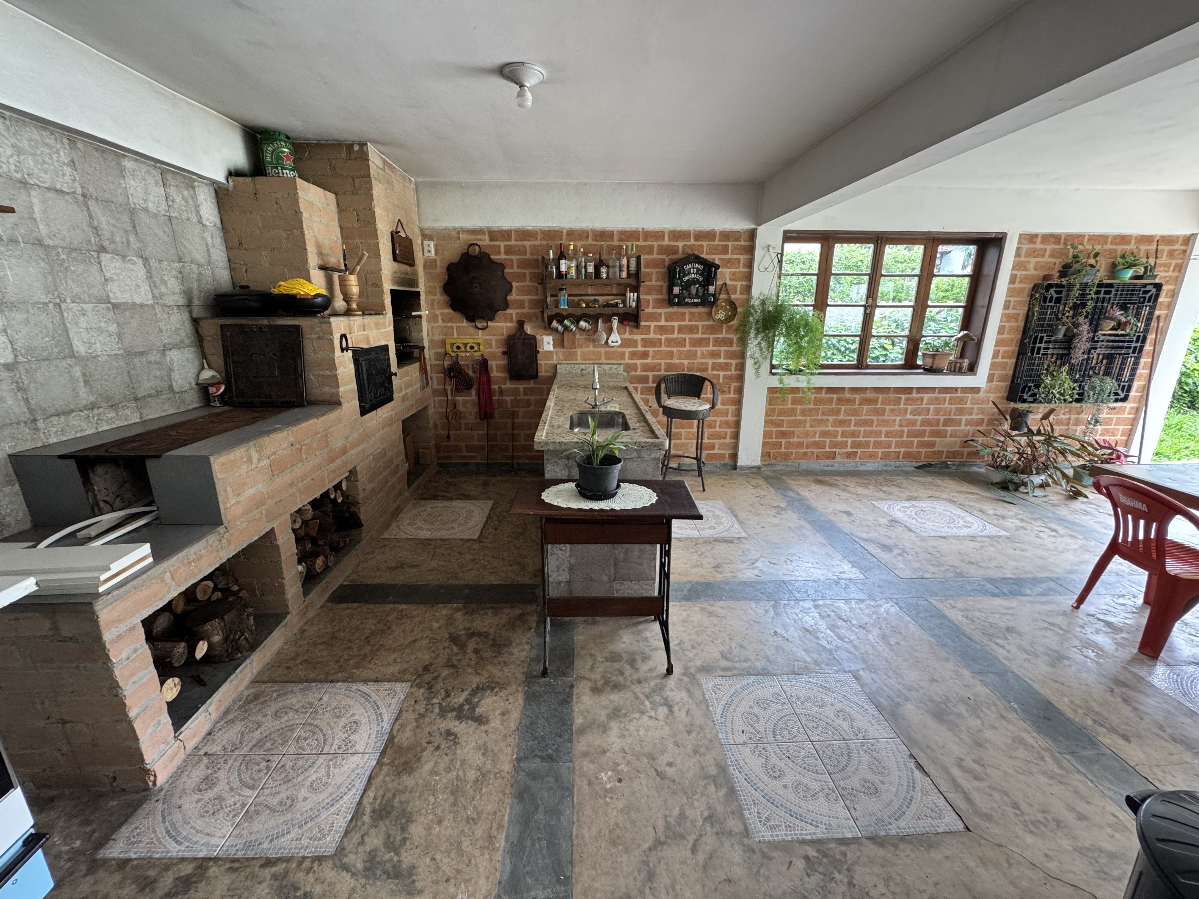 Casa à venda com 3 dormitórios no Condomínio Village Paineiras em Pindamonhangaba/SP.