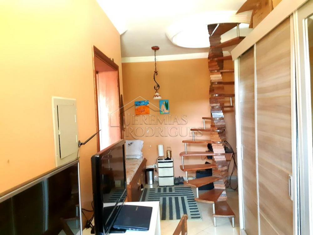 Casa à venda com 6 dormitórios no Condomínio Chácaras Cataguá em Taubaté/SP.