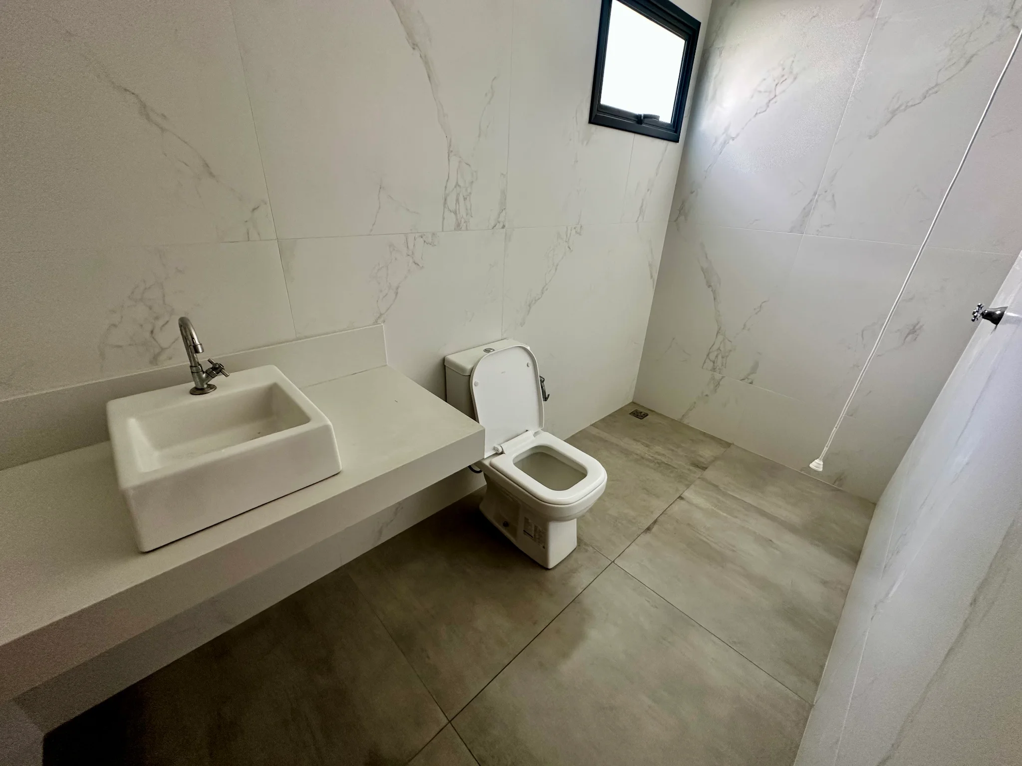 Casa para locação no Condomínio Reserva dos Lagos em Pindamonhangaba/SP.
