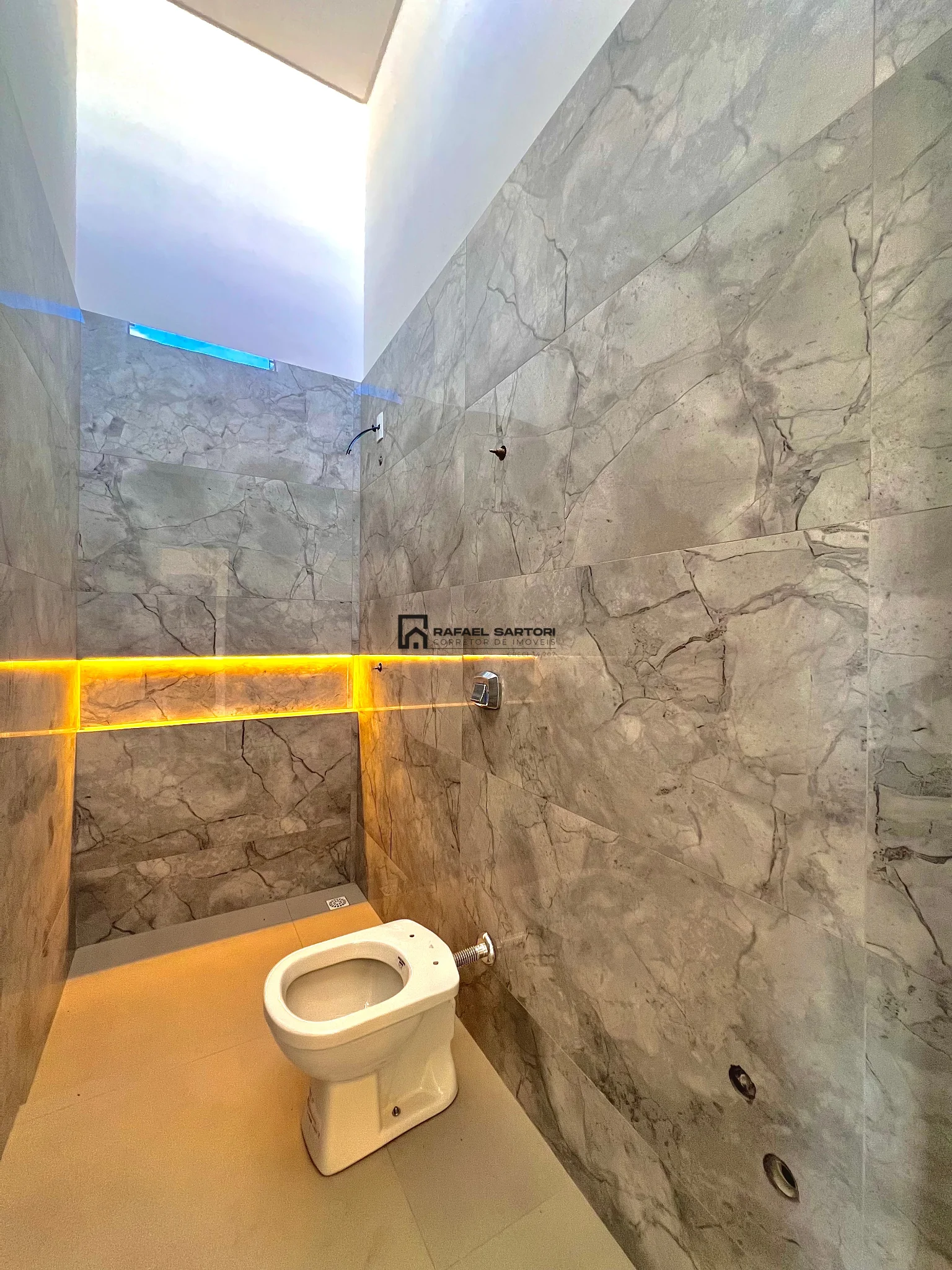 GEMINADO AMPLO COM 03 QUARTOS — foto 12