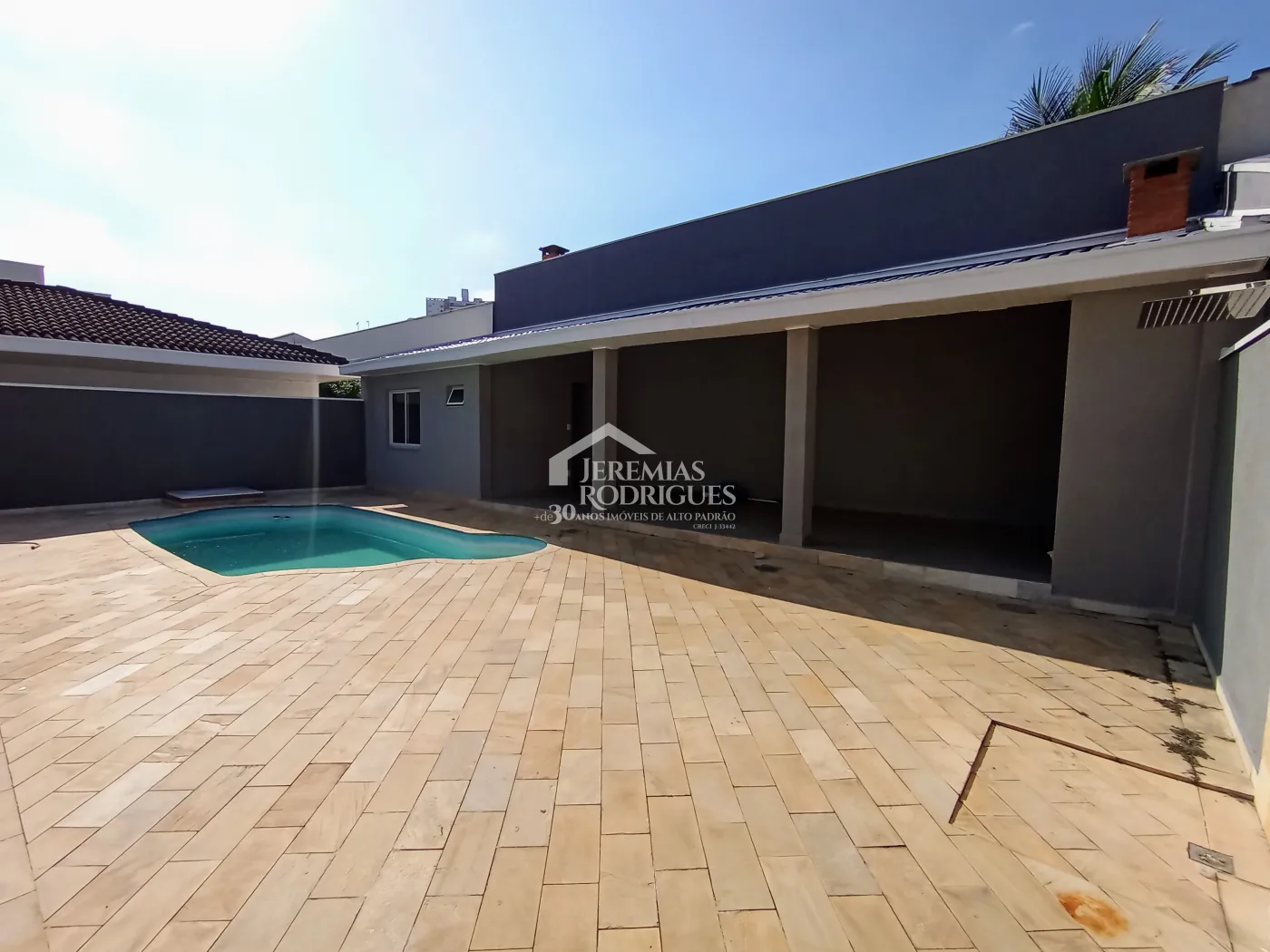 Casa à venda com 3 dormitórios no Condomínio Taubaté Village em Taubaté/SP.