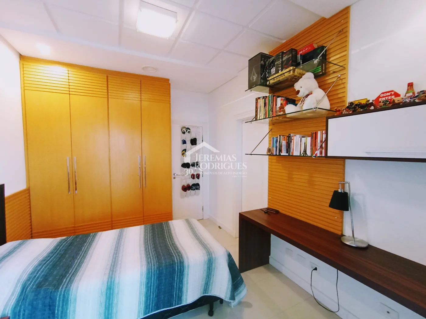 Casa à venda com 4 dormitórios no Condomínio Taubaté Village em Taubaté/SP.