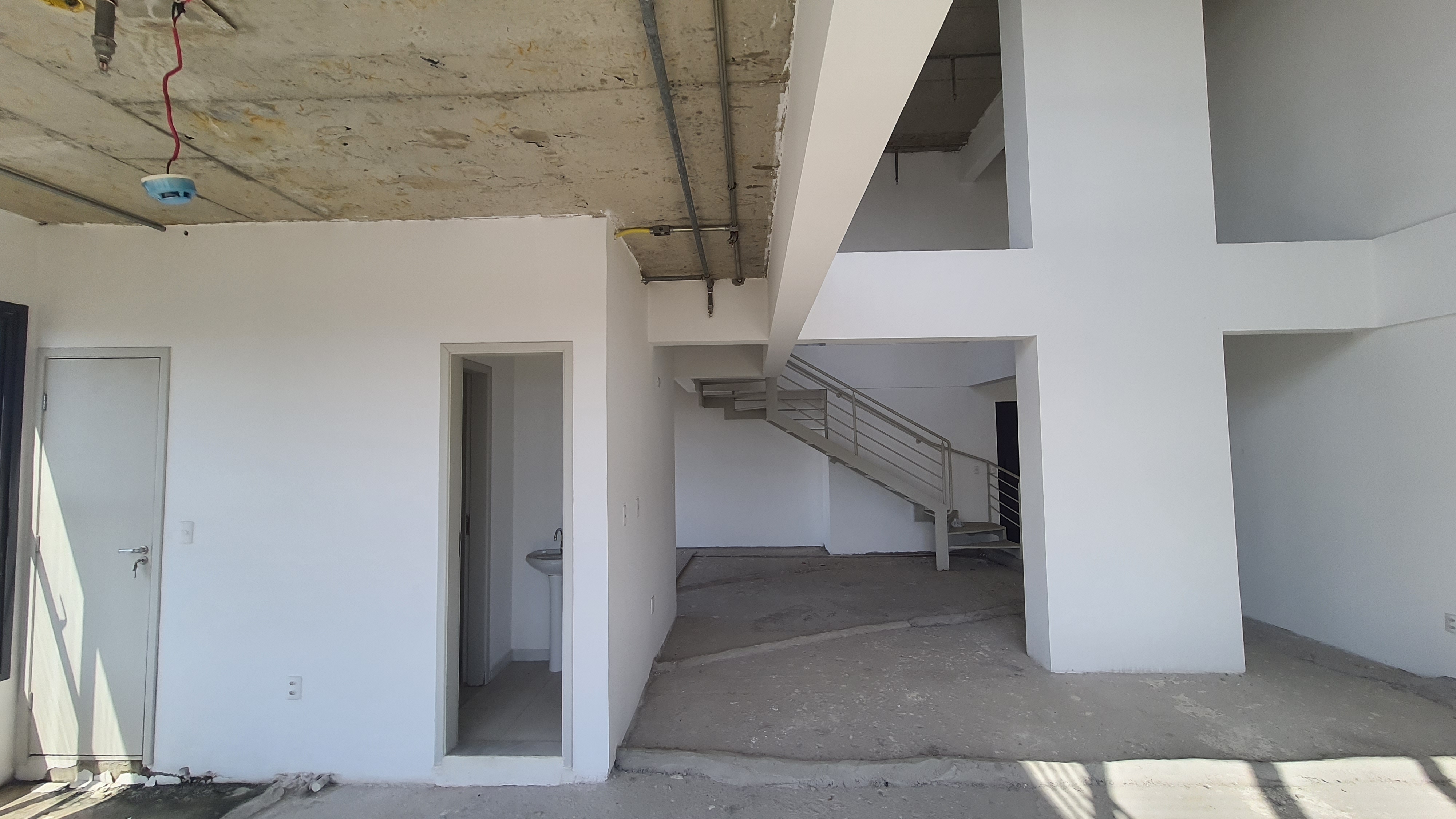 Sala comercial duplex à venda, 144 m² no Edifício The One Office Tower em Taubaté/SP.