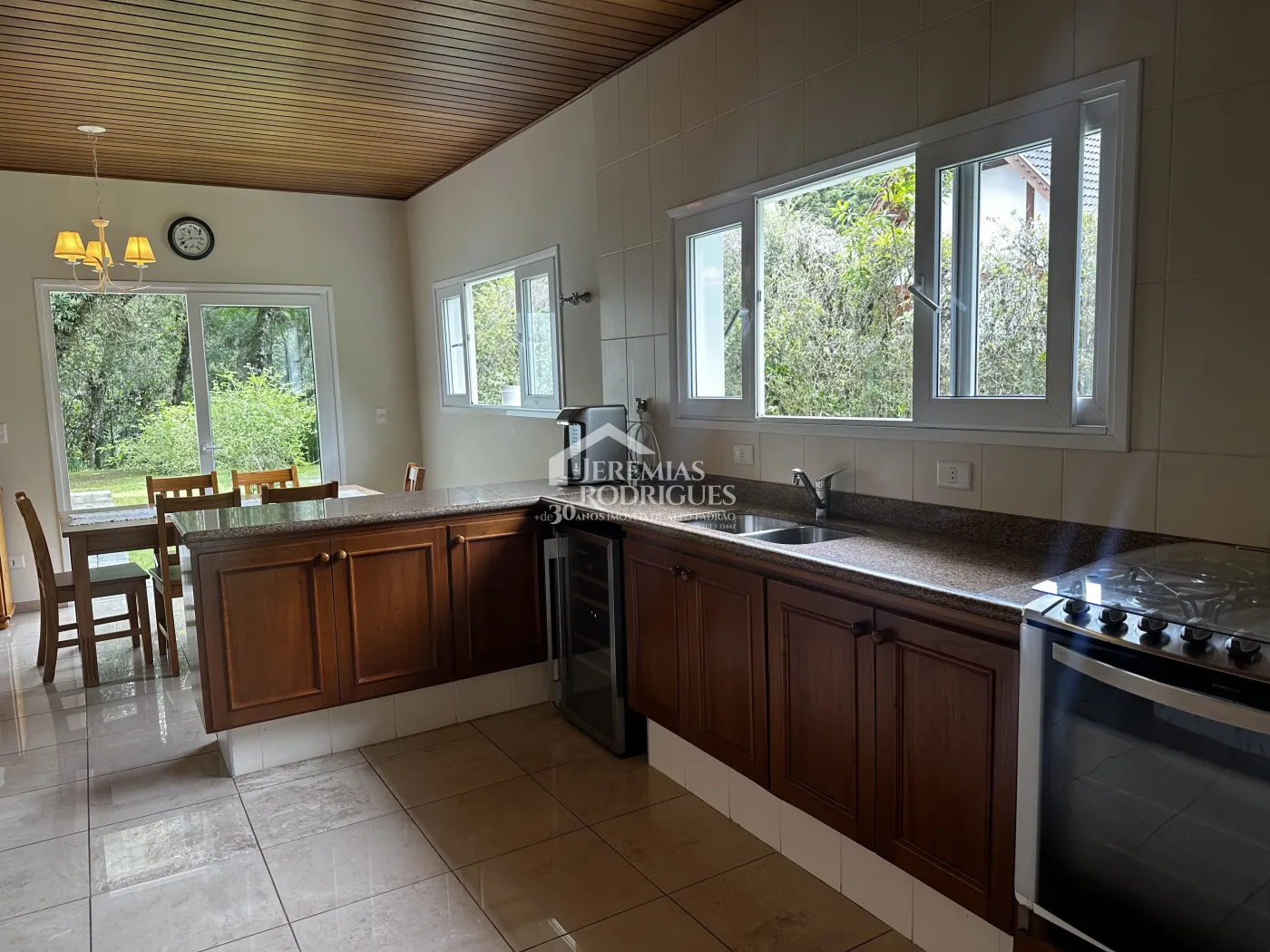 Casa à venda no Condomínio Vila Simonsen em Campos do Jordão/SP