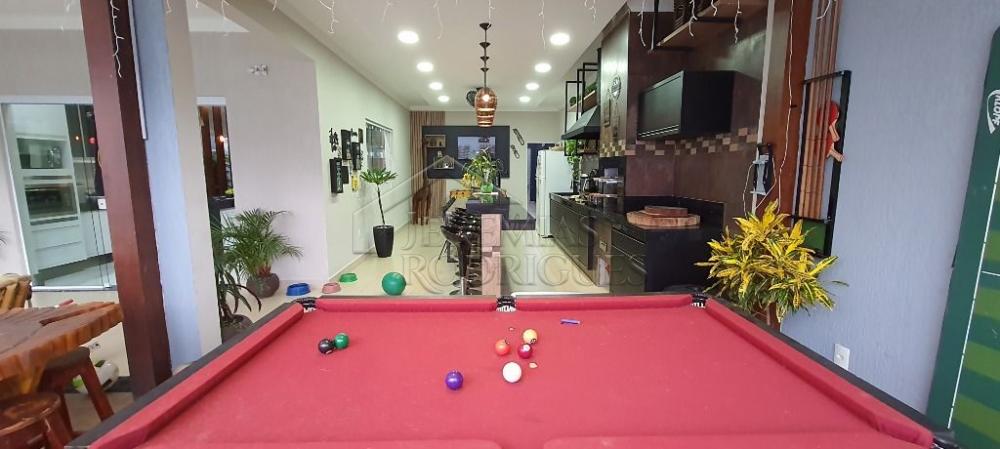 Casa à venda com 3 suítes no Condomínio Parque das Araucárias em Tremembé/SP.