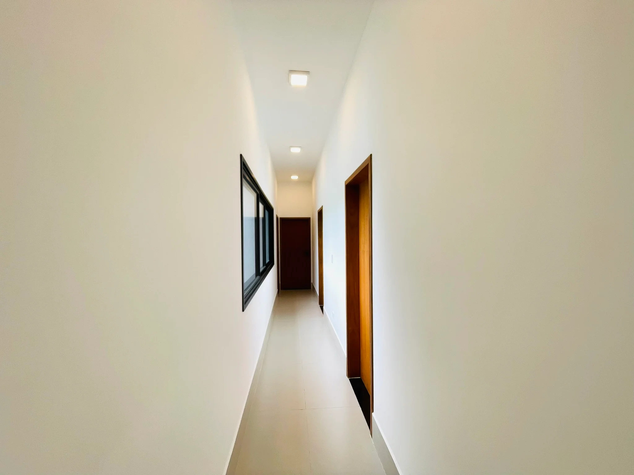 Casa à venda com 4 dormitórios no Condomínio Ouro Ville em Taubaté/SP.