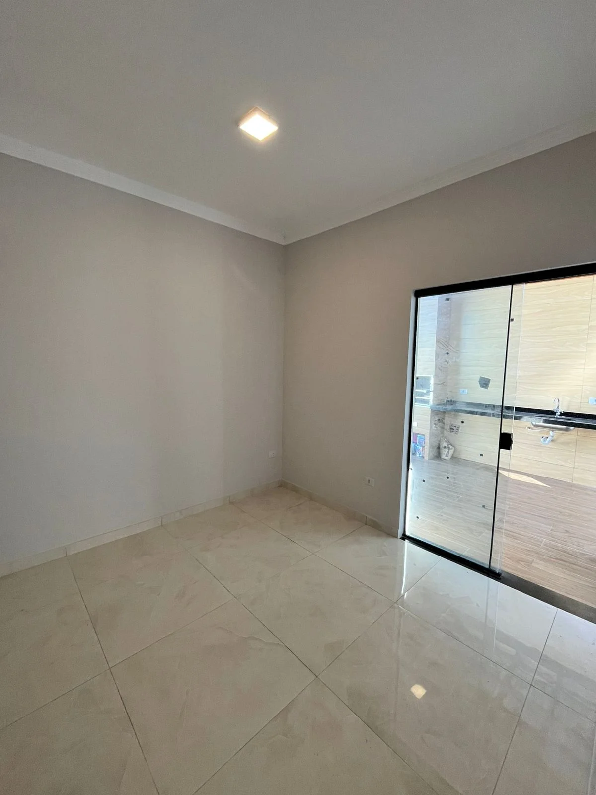 Casa à Venda em Pindamonhangaba com Piscina Privativa — 3 Dormitórios, Suíte, 102 m² | Próxima ao Centro