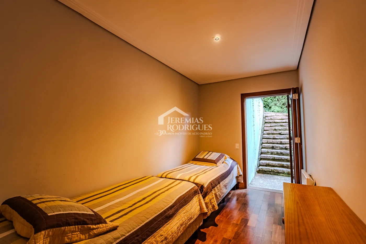 Casa para venda com 5 suítes no Condomínio Villandry em Campos do Jordão/SP