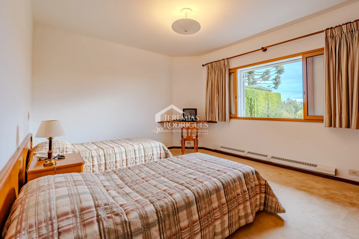 Casa com 4 suítes, 670 m² - Alto do Capivari - Campos do Jordão/SP.