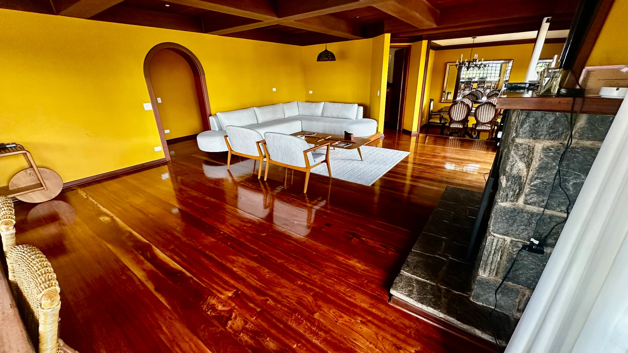 Casa para locação com 4 dormitórios no Condomínio SABAC em Campos do Jordão/SP. 