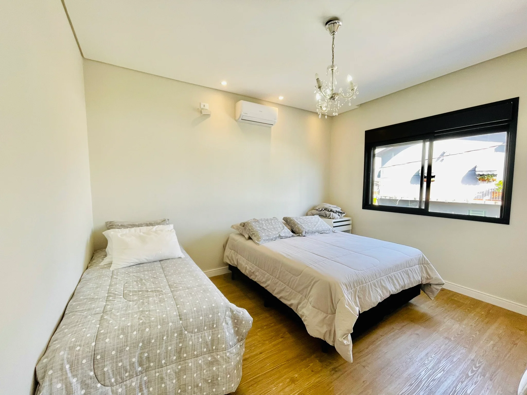 Casa à venda com 4 suítes no Condomínio Tecoara em Taubaté/SP.