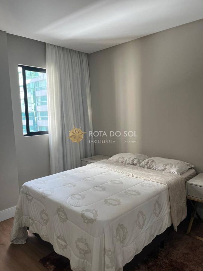 Residencial La Victoria apartamento 3 Suítes e 3 Vagas em Meia Praia Itapema SC