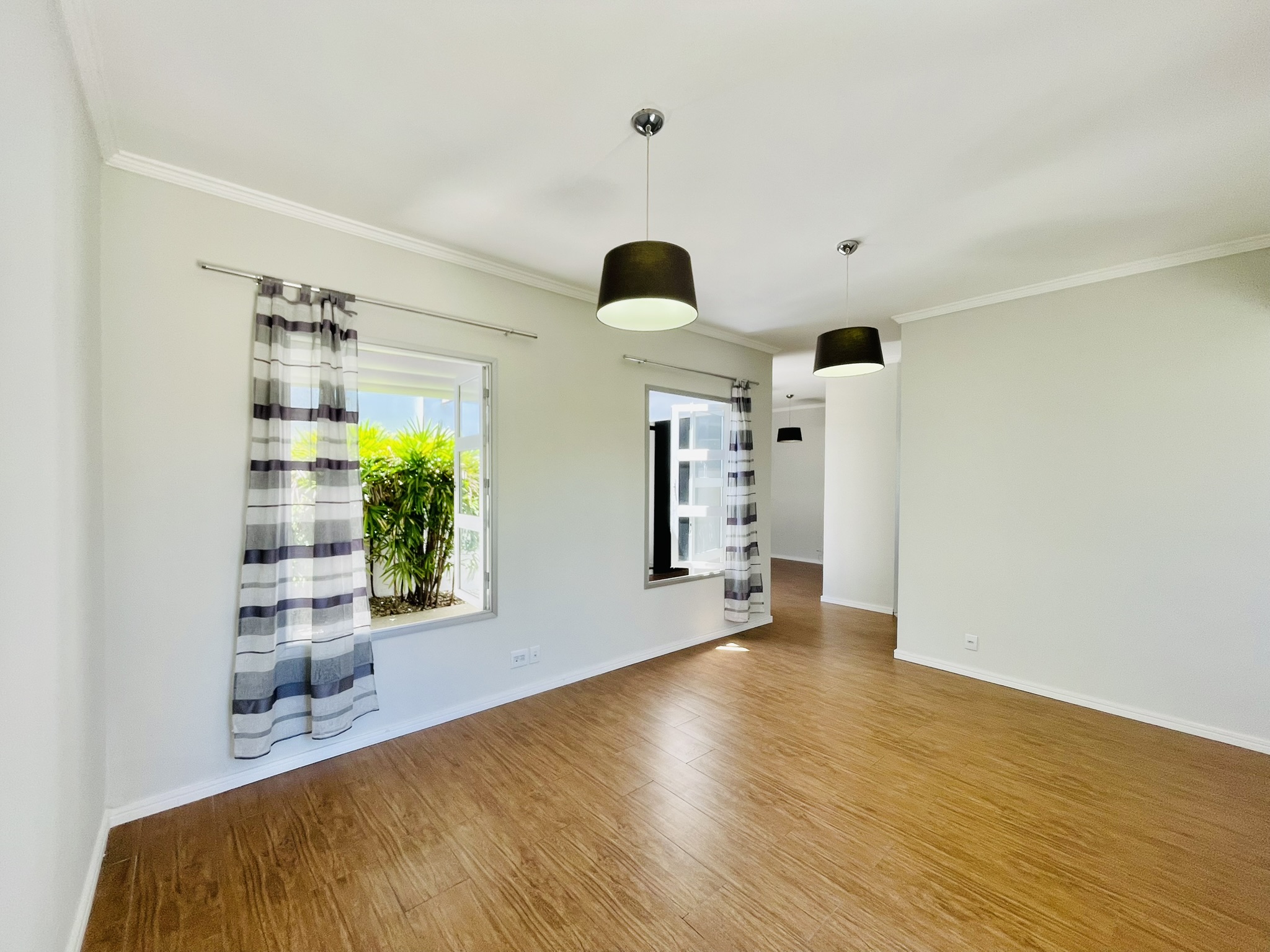 Casa à venda com 3 suítes no Condomínio Campos do Conde II em Tremembé/SP.