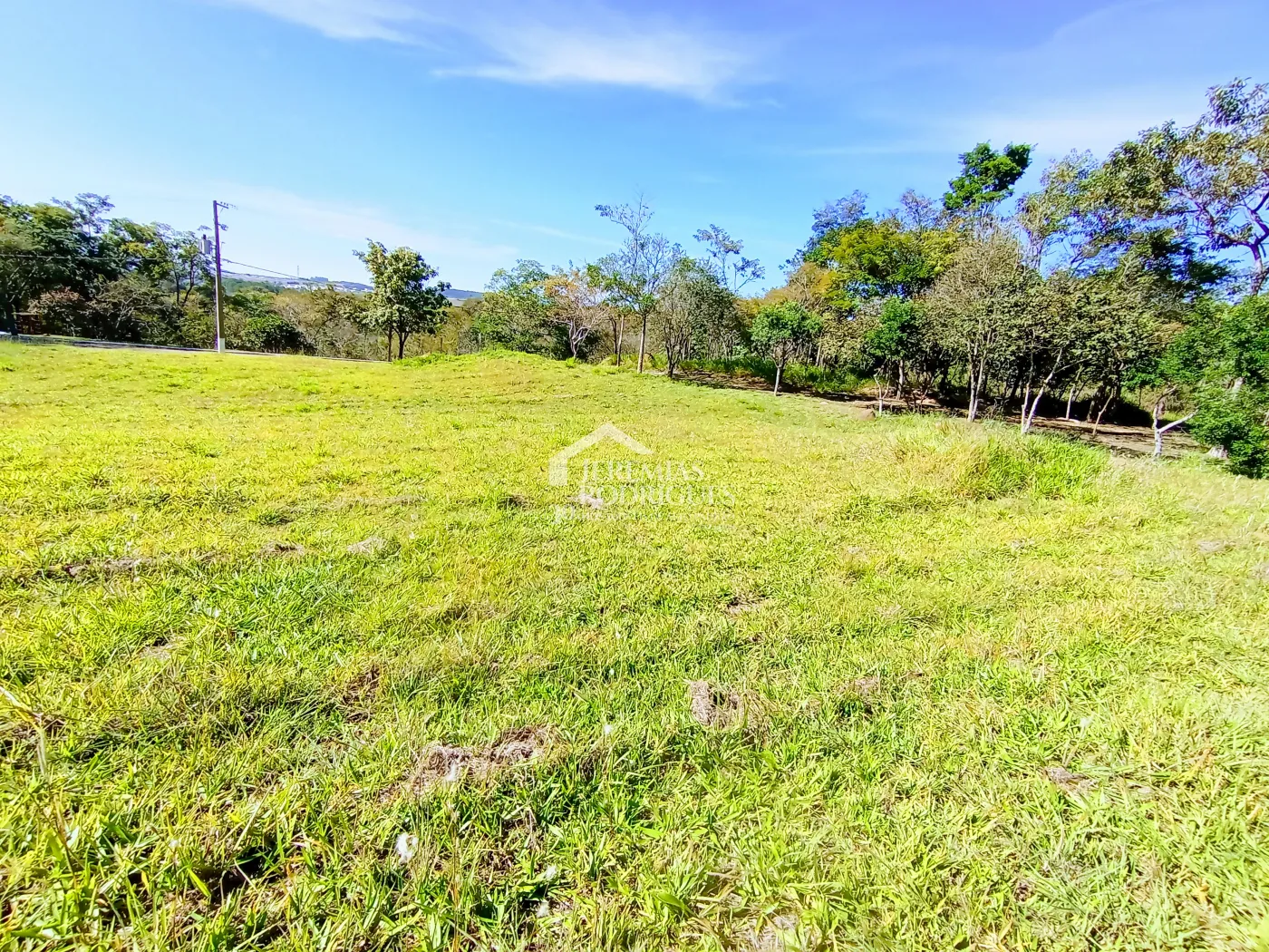 Terreno à venda com 1.159 m² no Condomínio Altos do Cataguá em Taubaté/SP.