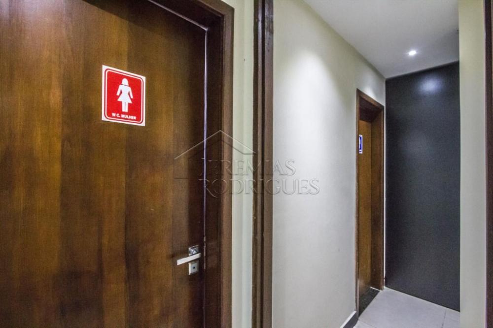 Prédio comercial à venda no Centro em Taubaté/SP. 