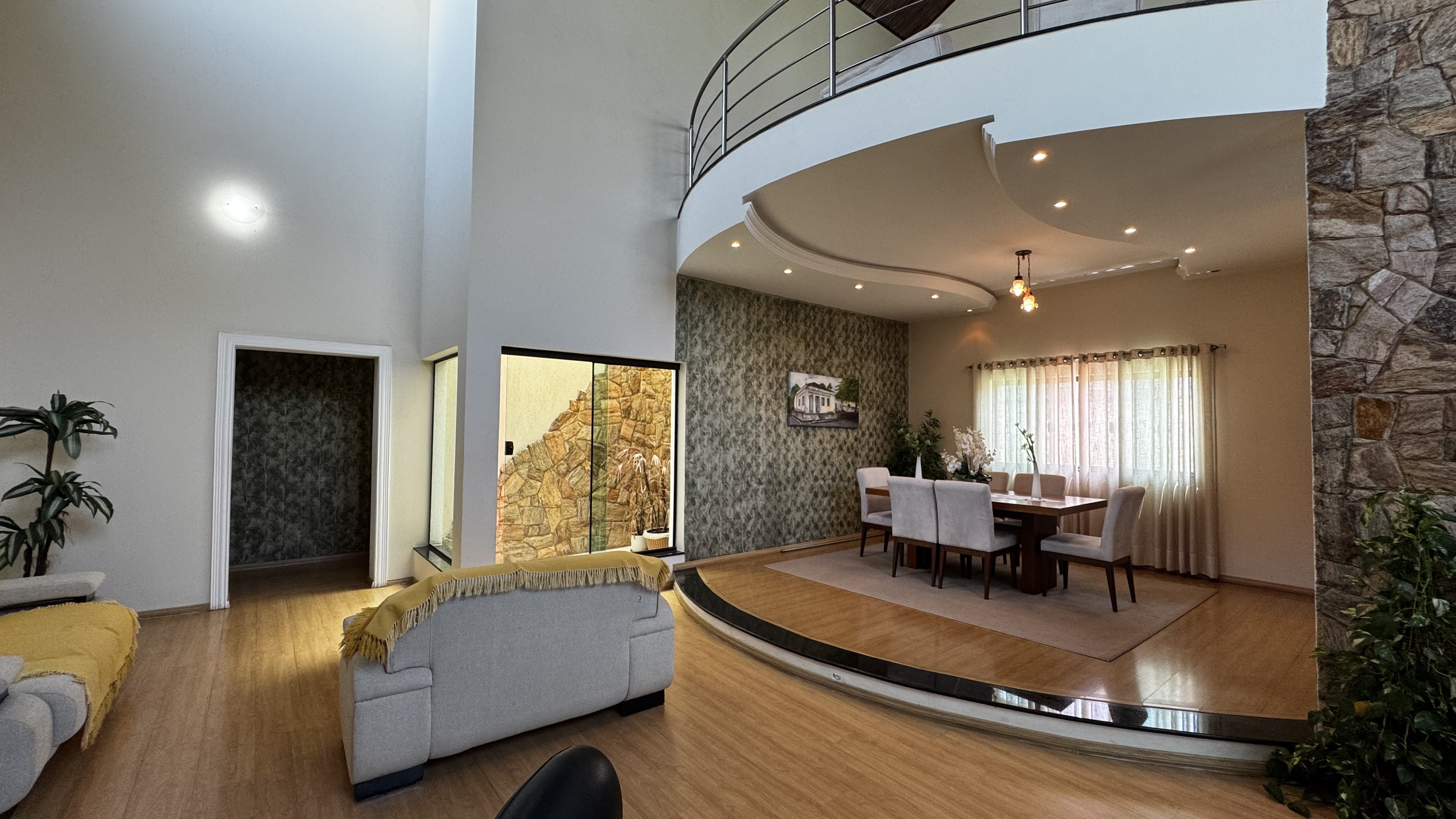 Casa à venda com 3 dormitórios no Condomínio Real Ville em Pindamonhangaba/SP.