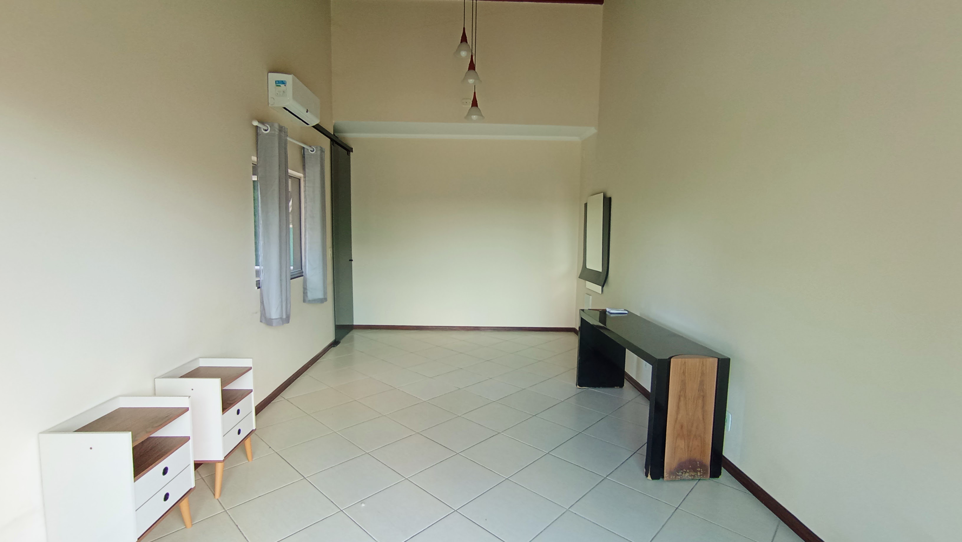 Casa para venda e locação com 3 dormitórios no Condomínio Vale dos Príncipes em Taubaté/SP.