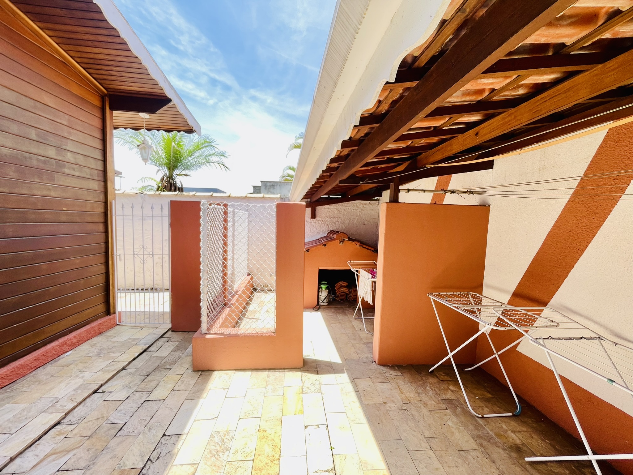 Casa à venda com 4 dormitórios no Condomínio Vale do Sol em Tremembé/SP.