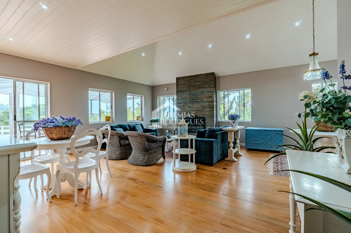 Casa à venda por R$ 4.400.000,00 - Campos do Jordão/SP