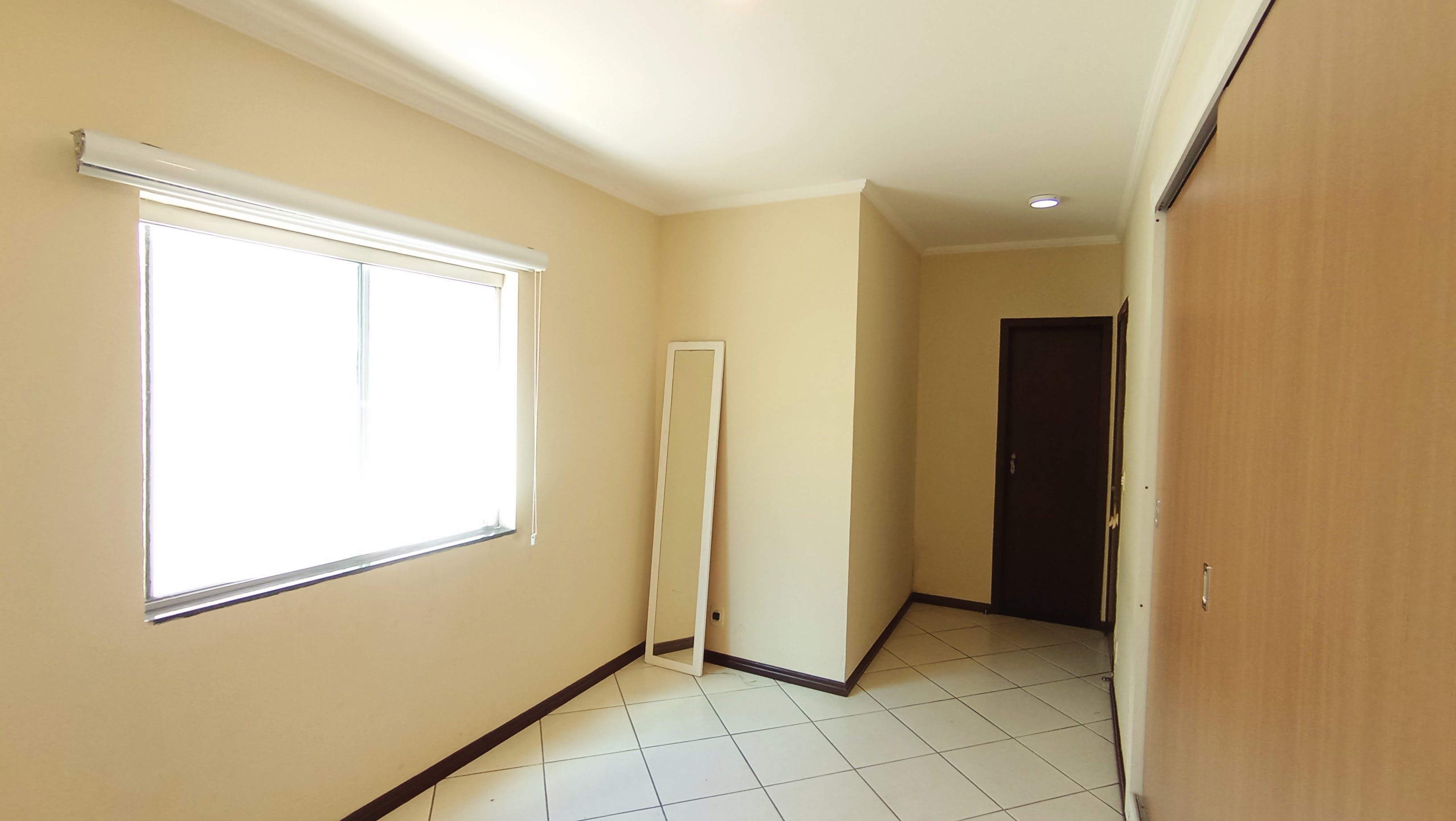 Casa para venda e locação com 3 dormitórios no Condomínio Vale dos Príncipes em Taubaté/SP.